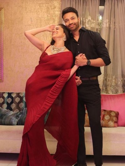 Ankita Lokhande gave such a pose with her husband in front of the camera, seeing the fans were injured
