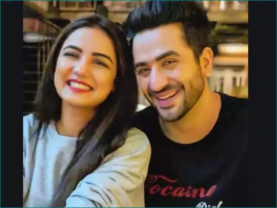 Jasmine Bhasin confesses being in love with Aly goni