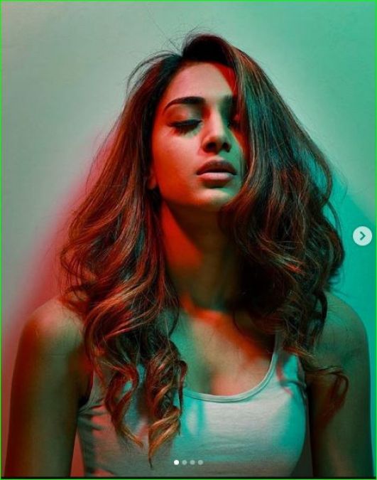 Erica Fernandes slaying with her angry look; see pictures