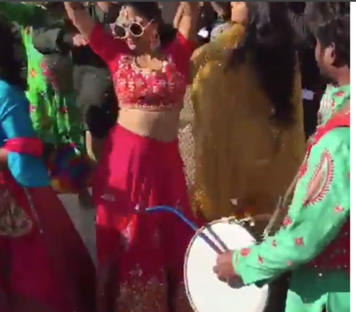 Video : अपनी संगीत सेरेमनी में ढोल की धुन पर जमकर नाची चन्द्र नंदिनी की एक्ट्रेस