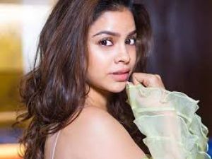 My modesty is not insulted says Sumona Chakravati on case filed against Ranveer