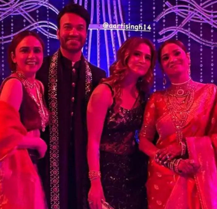 Ankita Vicky Reception: Ankita Lokhande flaunts her newlywed look in a ruddy sari, inside pics