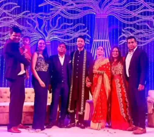 Ankita Vicky Reception: Ankita Lokhande flaunts her newlywed look in a ruddy sari, inside pics
