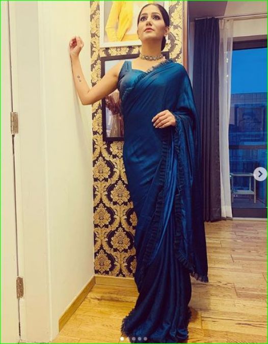 Sapna Chaudhary flaunts her tattoo in a blue sari, check out photos here