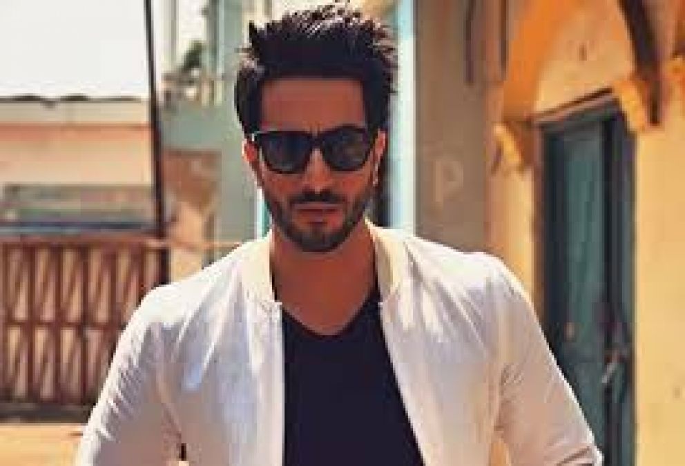 Actor Ali Goni bought luxury car, share photo on social media