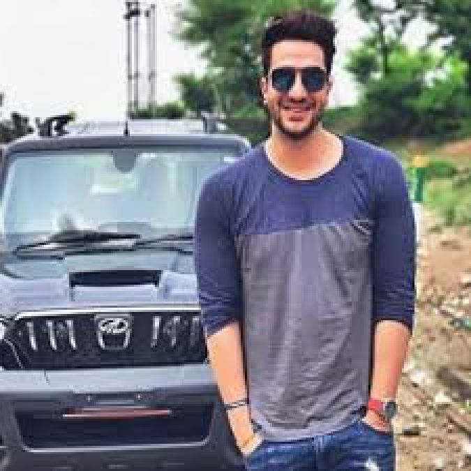 Actor Ali Goni bought luxury car, share photo on social media