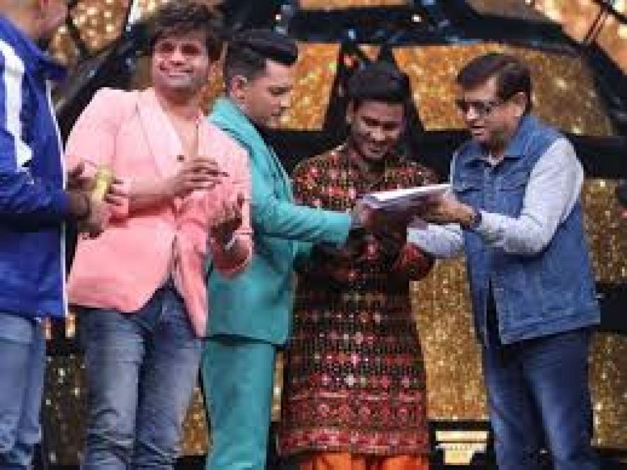 This weekend of 'Indian Idol' named after Kishore Kumar, Amit Kumar gave this contestant a chance
