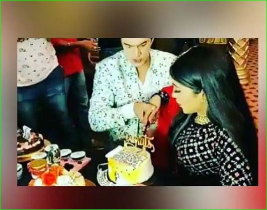 'Yeh Rishta ...' completes 1000 episodes, Karthik and Naira hug each other