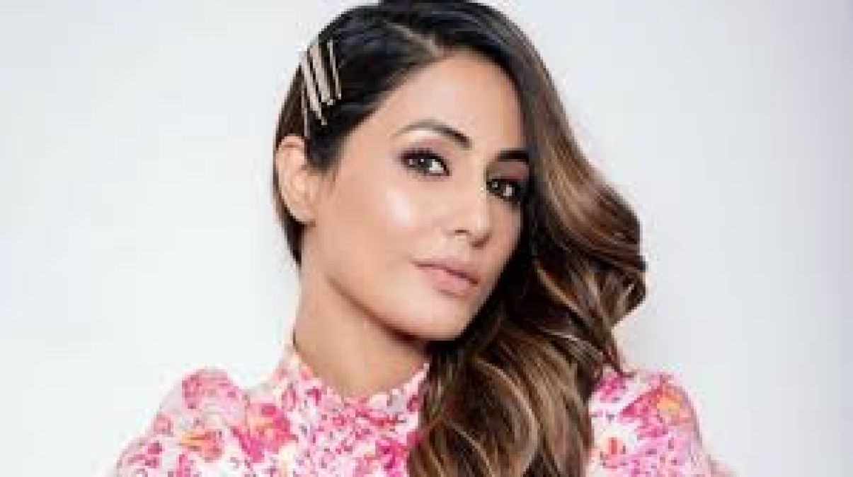 Hina is holidaying in Maldives, shares a beautiful picture