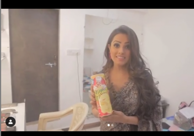 Video : अपने को-स्टार्स को नागिन चिप्स खिलाते नजर आईं अनीता हसनंदानी