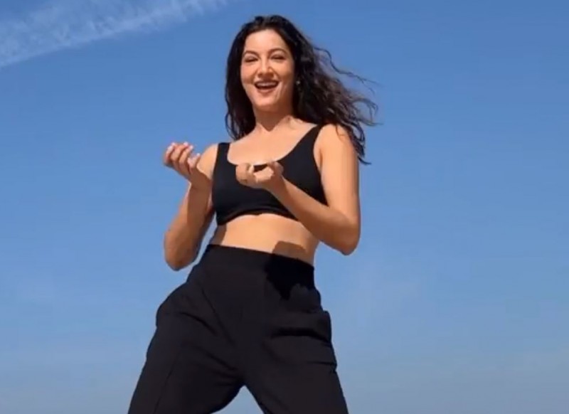 This best dance video of Chhaya Gauhar Khan on the internet, fans as well as stars are commenting
