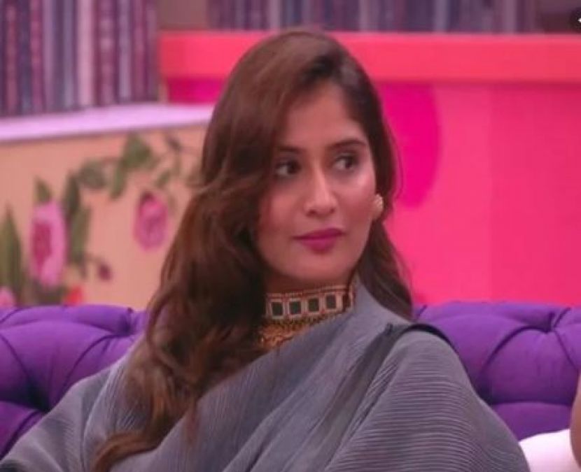 BB13: Aarti fights with Rashmi Desai over her relationship with Siddharth