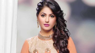 Hina Khan dives into deep water, watch  the video here