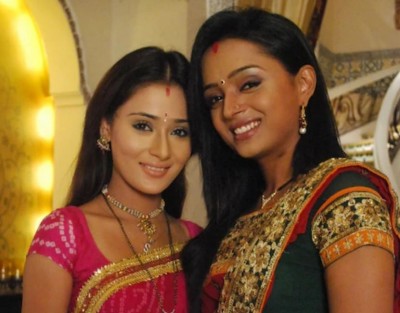 Unique Meeting of 'Bidaai' Sisters Sandhya and Ragini after 10-Year, See Photos