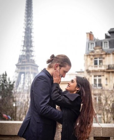 This famous actress got engaged to her boyfriend, stunning pictures on social media