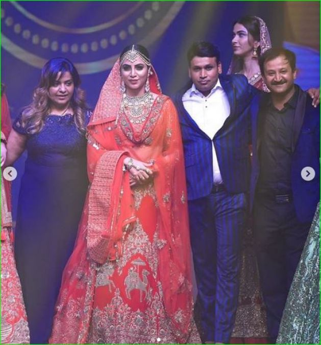 दुल्हन बनकर अर्शी खान ने शेयर की तस्वीरें, फैंस पूछ रहे हैं शादी के सवाल