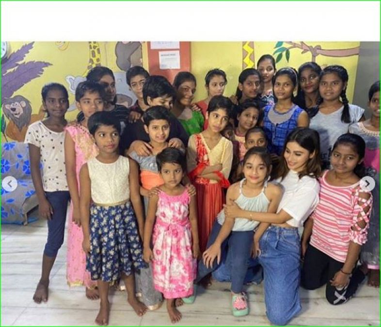 Mouni Roy become Santa Claus and reaches NGO to celebrate Christmas with children