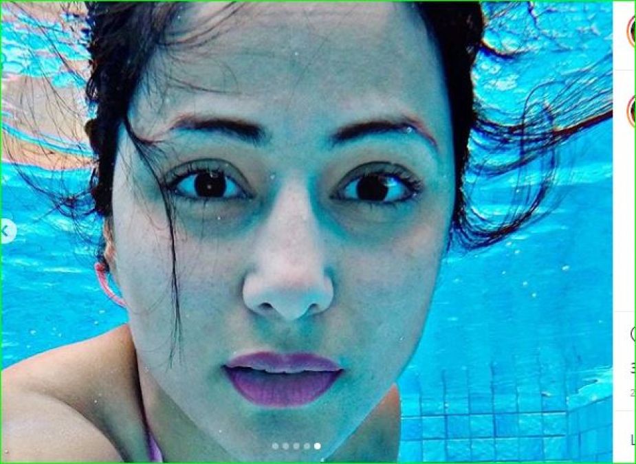 Hina Khan expresses her happiness by sharing underwater selfies from Maldives