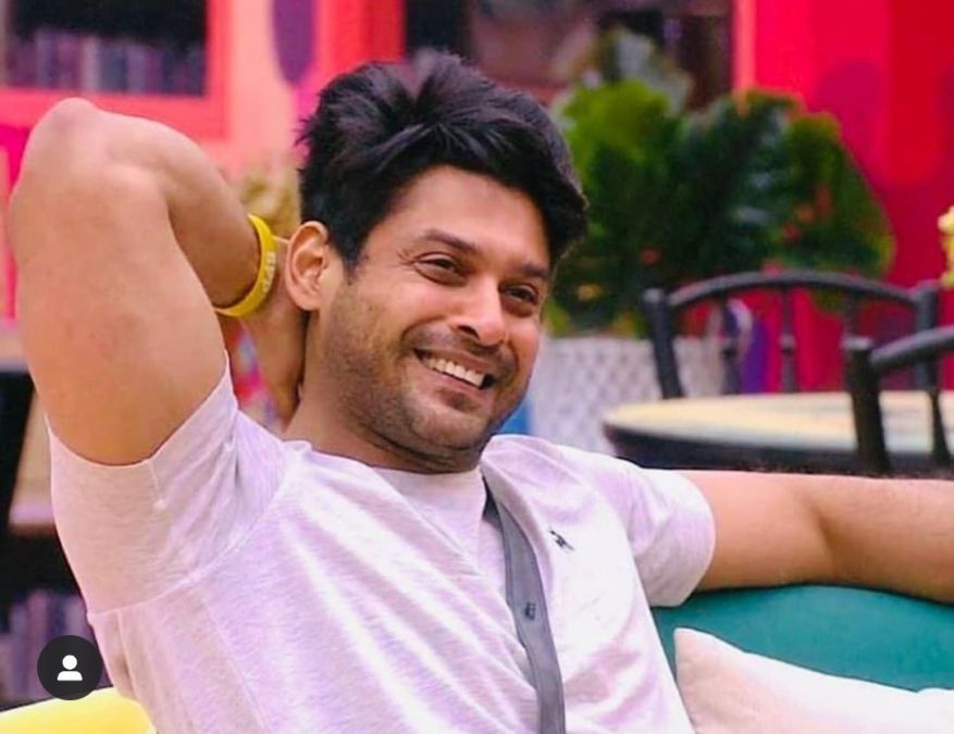 Bigg Boss13: This ex-contestant is impressed with Siddharth's smile turns
