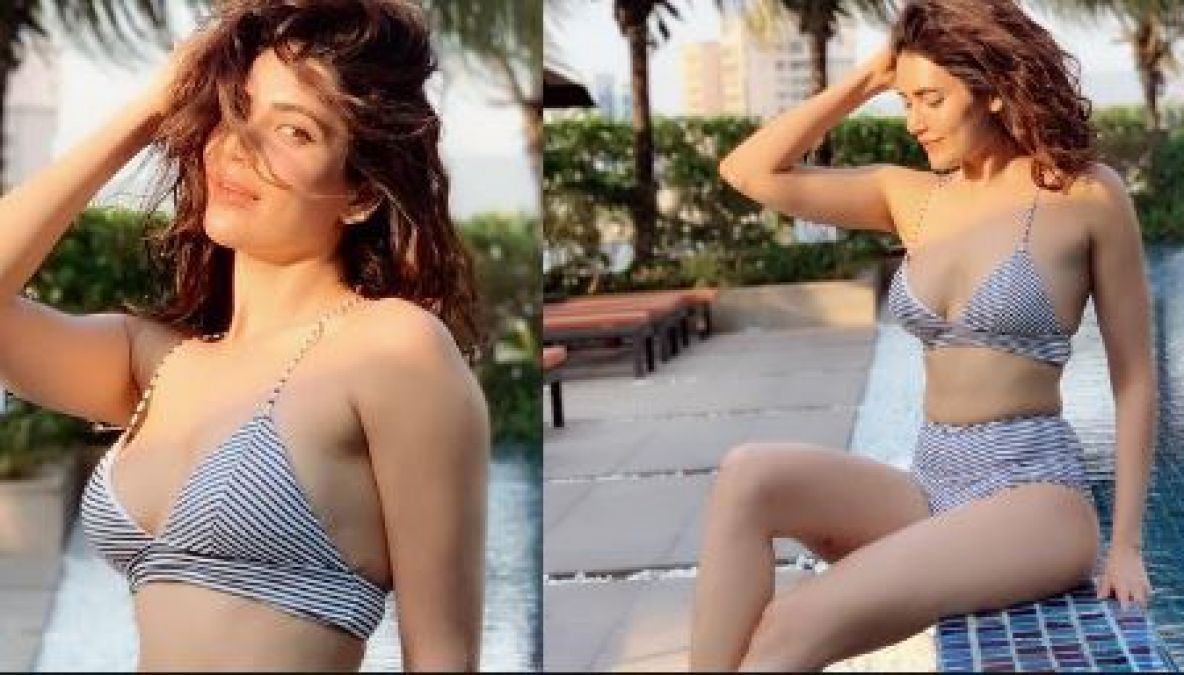 Karishma Tanna shares her hot bikini photos on social media