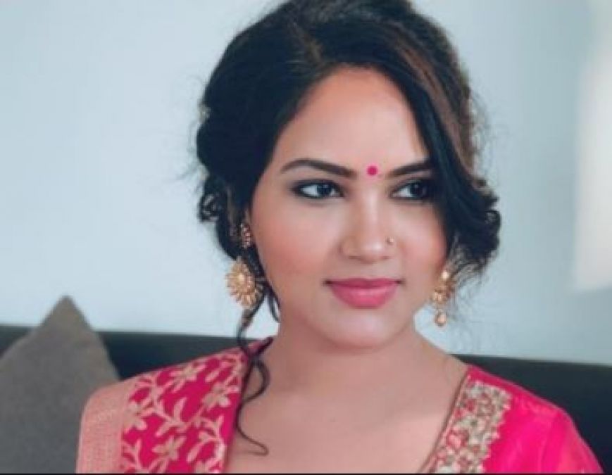 This actress from 'Happu Ki Ultan Paltan' shared glamorous photos