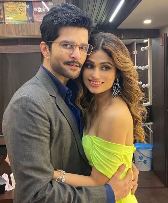 Rakesh Bapat in a romantic style wishes Shamita on her birthday, see these stunning pictures