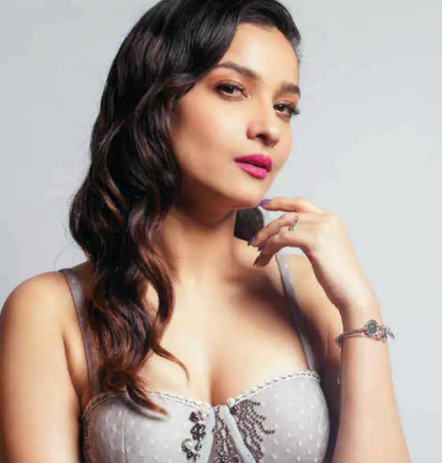 Ankita Lokhande gets a glamorous photoshoot, looks beautiful in silver color dress