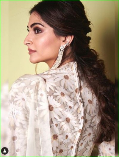Sonam Kapoor stuns in white Saree, check out flawless pics here