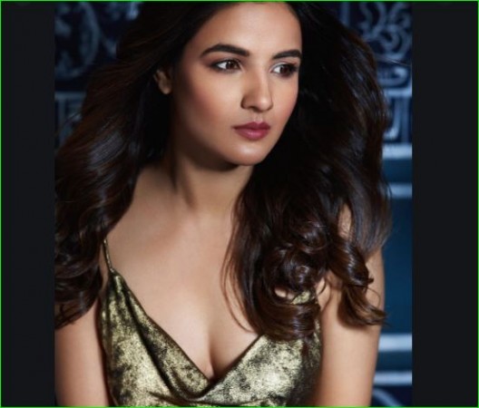 Aly Goni reacts to Jasmin Bhasin changing dress in front of camera