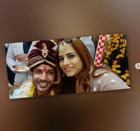 'निमकी मुखिया' के बब्बू सिंह बंधे शादी के बंधन में, तस्वीरों ने लगाई इंटरनेट पर आग