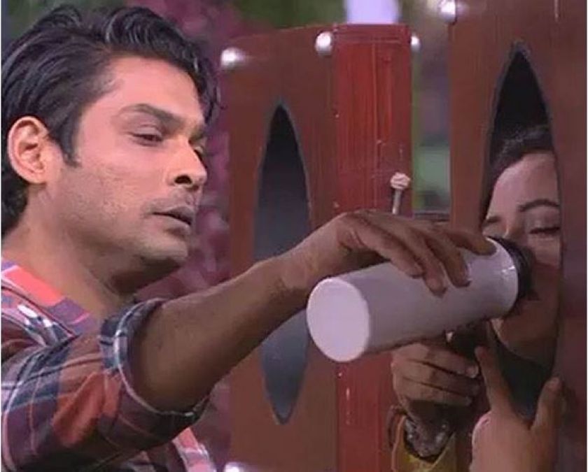 BB13: Siddharth Shukla gets romantic with Rashmi as soon as Arhaan goes out of the host