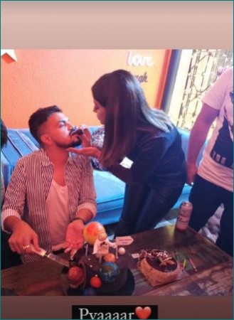 हिना खान ने मनाया बॉयफ्रेंड का जन्मदिन, सामने आईं रोमांटिक तस्वीरें