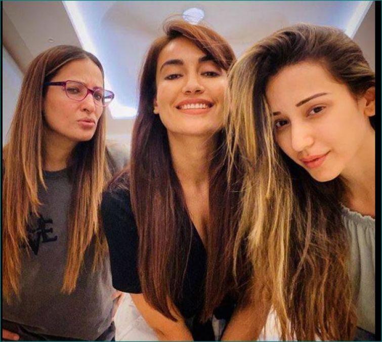 Surbhi enjoyed a lot with co-stars of Naagin 3