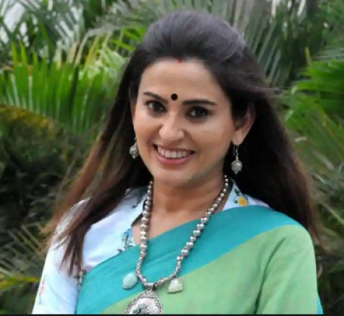 Smita Bansal has played the role of Siddharth Shukla's onscreen mother-in-law, did this thing together