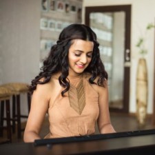 Former Contestant of Fame Gurukul Chhavi Sodhani releases her new song