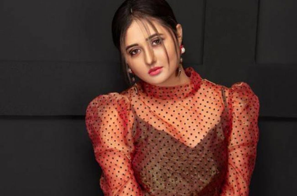 Rashmi Desai gives such an answer on Siddharth being 'fixed winner'