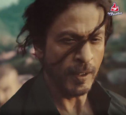 SRK back in action mode, fans went crazy seeing look