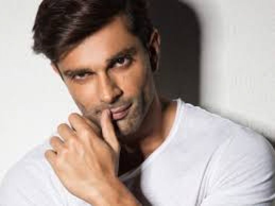 Karan Singh Grover was slapped by this famous actress in front of everyone, know the reason