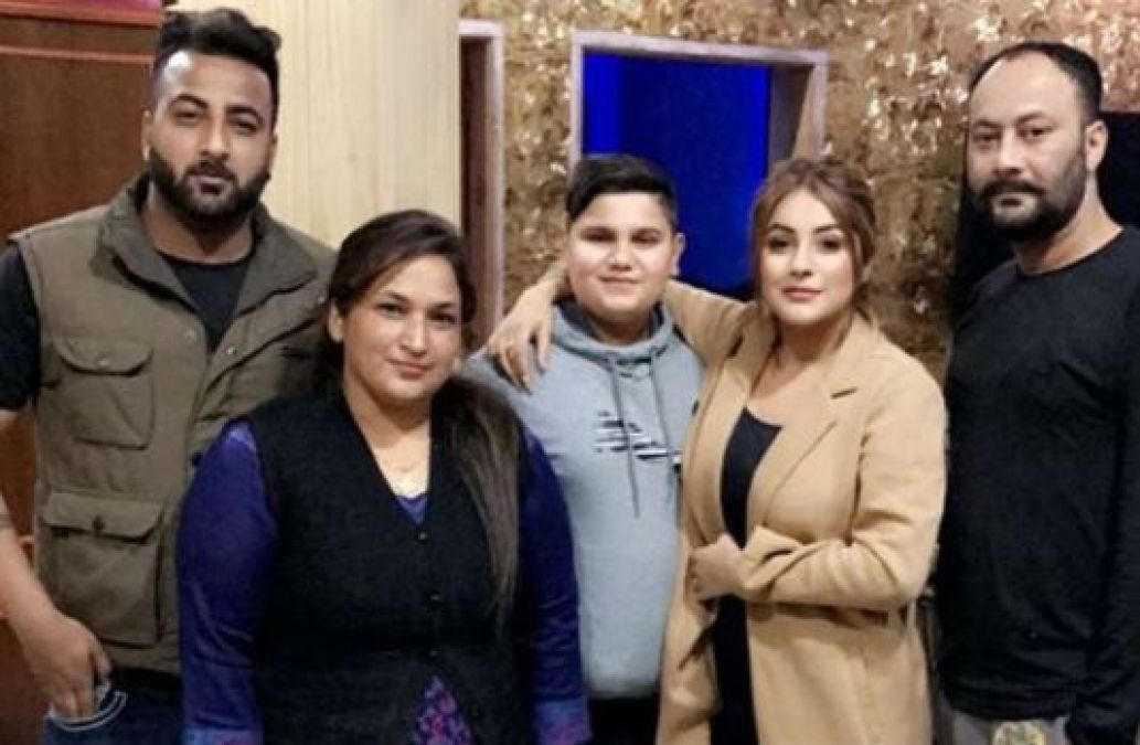 Bigg Boss 13: इस कंटेस्टेंट से शहनाज की शादी करवाना चाहते हैं उनके पिता, बयान में कही ये बात