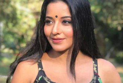 Monalisa flaunts her blue saree look on internet, See here