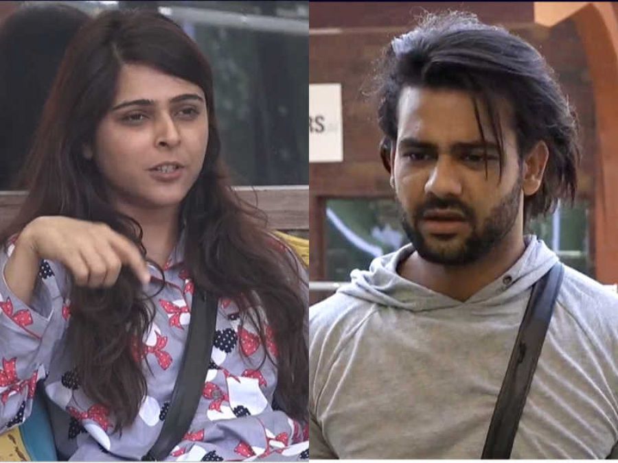 Bigg Boss 13: Madhurima Tuli gets angry on Vishal Aditya Singh, hits him with a footwear, watch video here