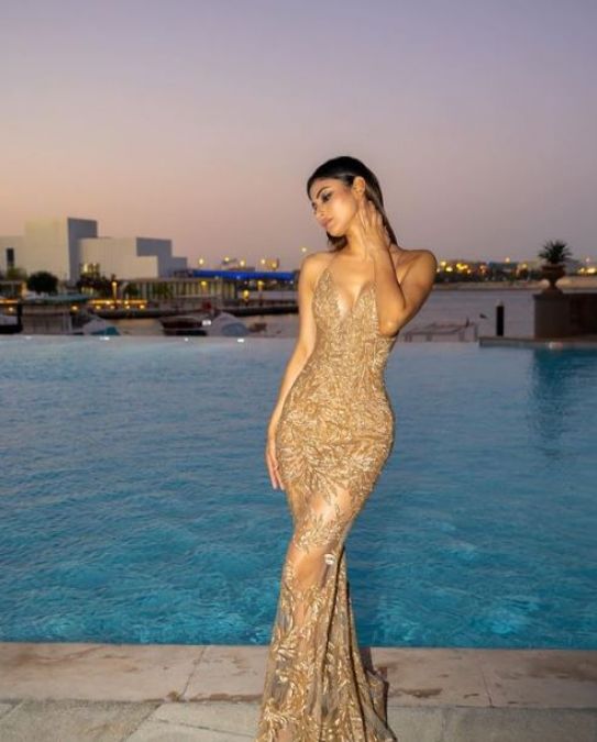 Mouni Roy wears such dress that fans can't take their eyes off, wreaking havoc