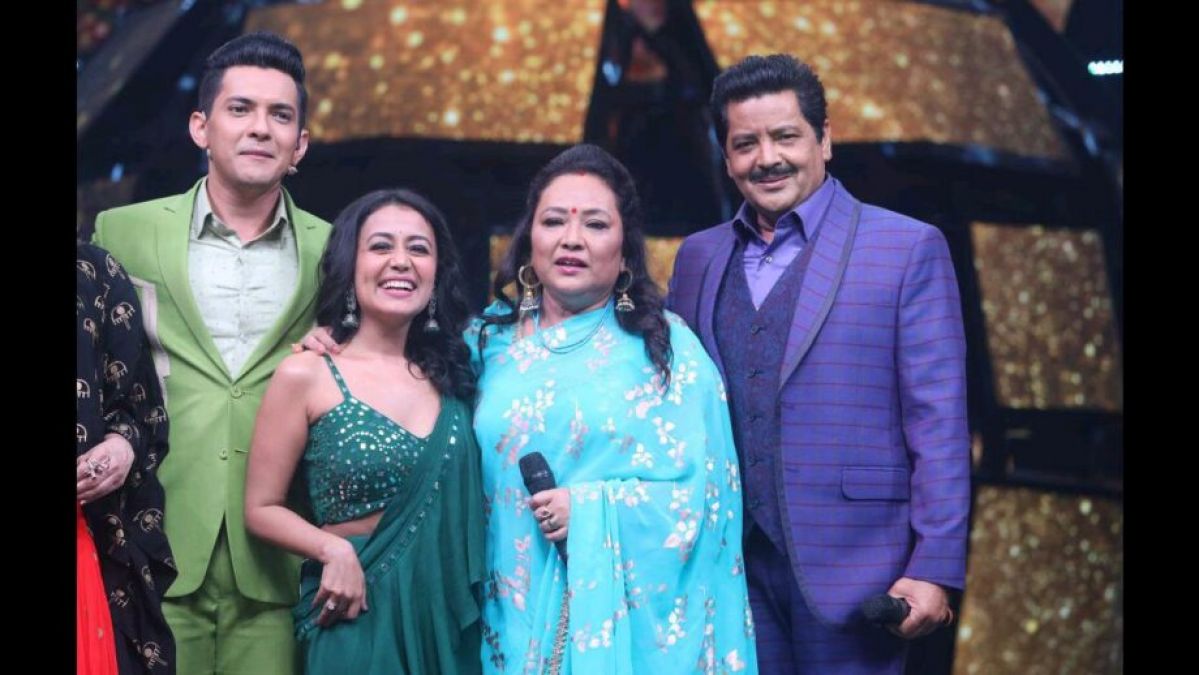 Udit Narayan arrives with wife on the set of Indian Idol, wants Neha to be his 'bahu'