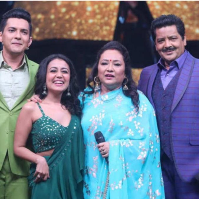 Udit Narayan arrives with wife on the set of Indian Idol, wants Neha to be his 'bahu'