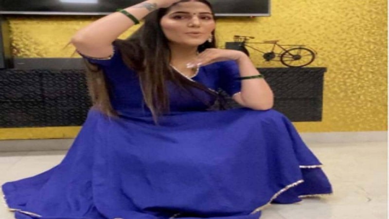 Video Viral, Sapna Choudhary Dance On  Chatak Matak Song In Blue Suit