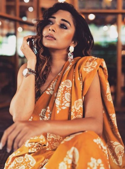 Tina Dutta wears saree with such thing that leaves people shocked