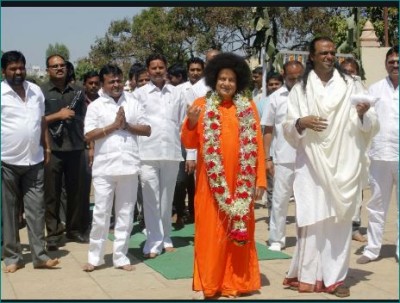 Anup Jalota can be seen in Sathya Sai Baba's biopic, to be released on January 22