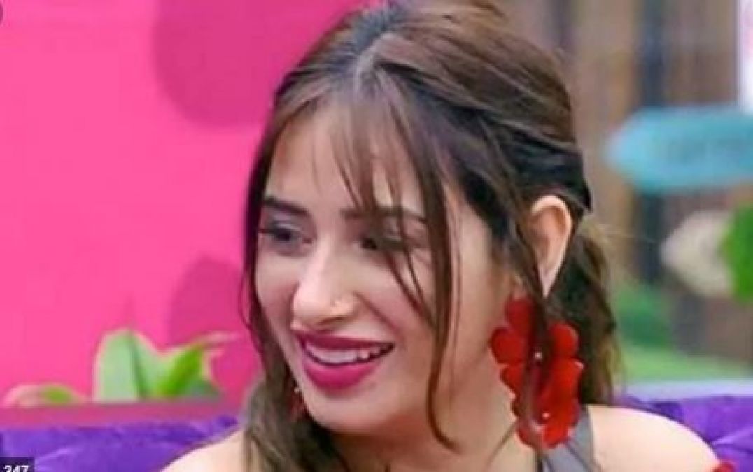 BB13: Mahira's mother and Shehnaz's father came to BB house to rebuke Paras