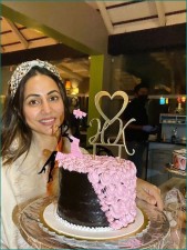Hina Khan celebrates 12 years in TV industry with boyfriend and team
