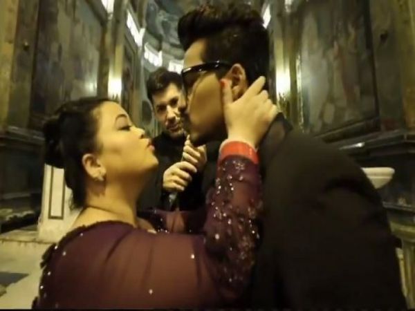 चर्च में जाकर भारती ने पति हर्ष को किया किस, वायरल हुआ वीडियो
